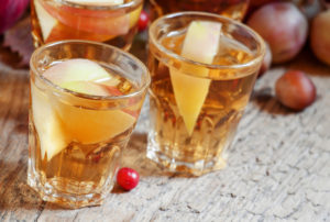 Apple juice with slices of fresh apples